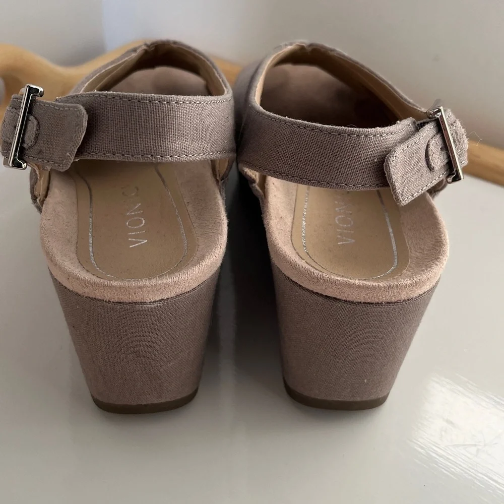 Vionic Trixie Suede Wedge Sandals Slingback Peep Toe Taupe Size 6.5 Wide Comfort